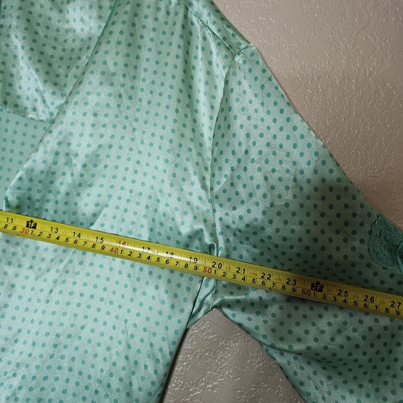 CABERNET*ROYAL SATIN MID LENGTH KIMONO STYLE ROBE~SZ L - Picture 3 of 8